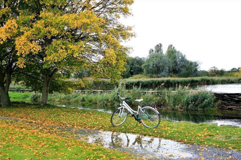 Guthan's Landhaus - Fahrrad am Wasser